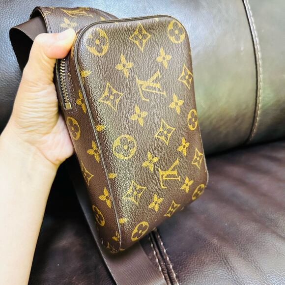 Louis Vuitton Geronimos Belt Bag Monogram - Picture 2 of 16